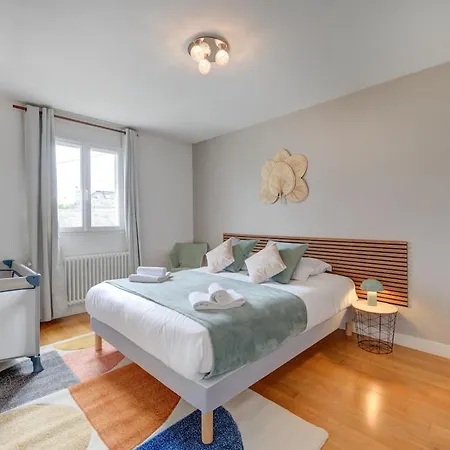 Petit Louis- Maison De Charme Avec Jardin, Garage Appartement