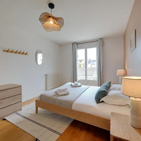 Petit Louis- Maison De Charme Avec Jardin, Garage Apartment